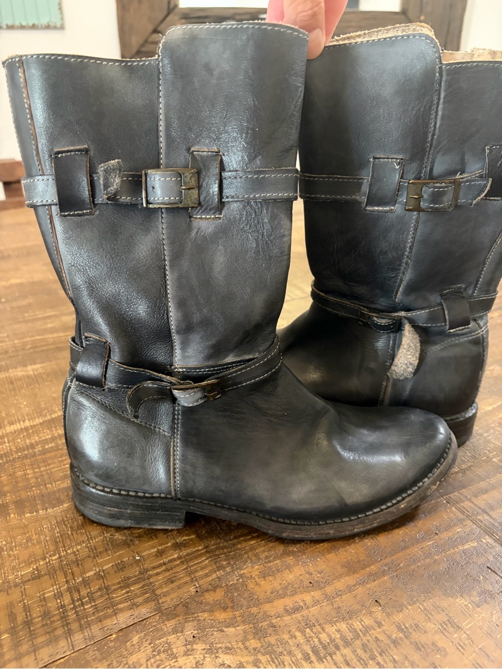 BED STU Gem Distress Black Leather Zip
Buckle Mid Calf women’s sz 7.5